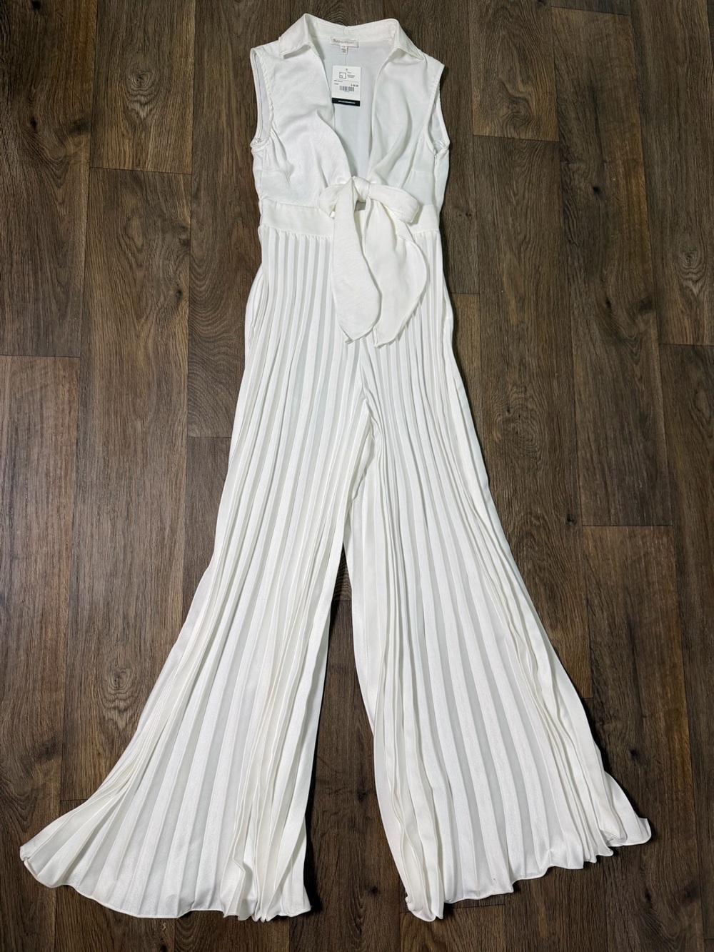 Cute Roosevelt White Sleeveless Tie-Front Pleated Jumpsuit